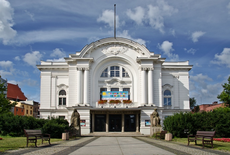 Sezon teatralny w pełni