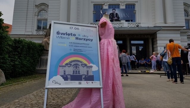 Wietrzenie magazynów, rodzinne śniadanie i zwiedzanie teatru od kulis – Święto Ulicy Wilama Horzycy w Toruniu