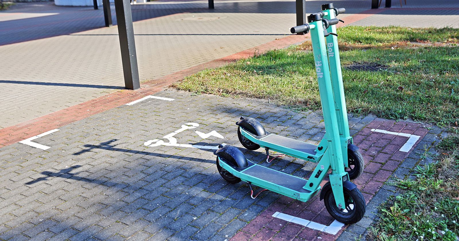 No longer abandoned – new parking spots for electric scooters
